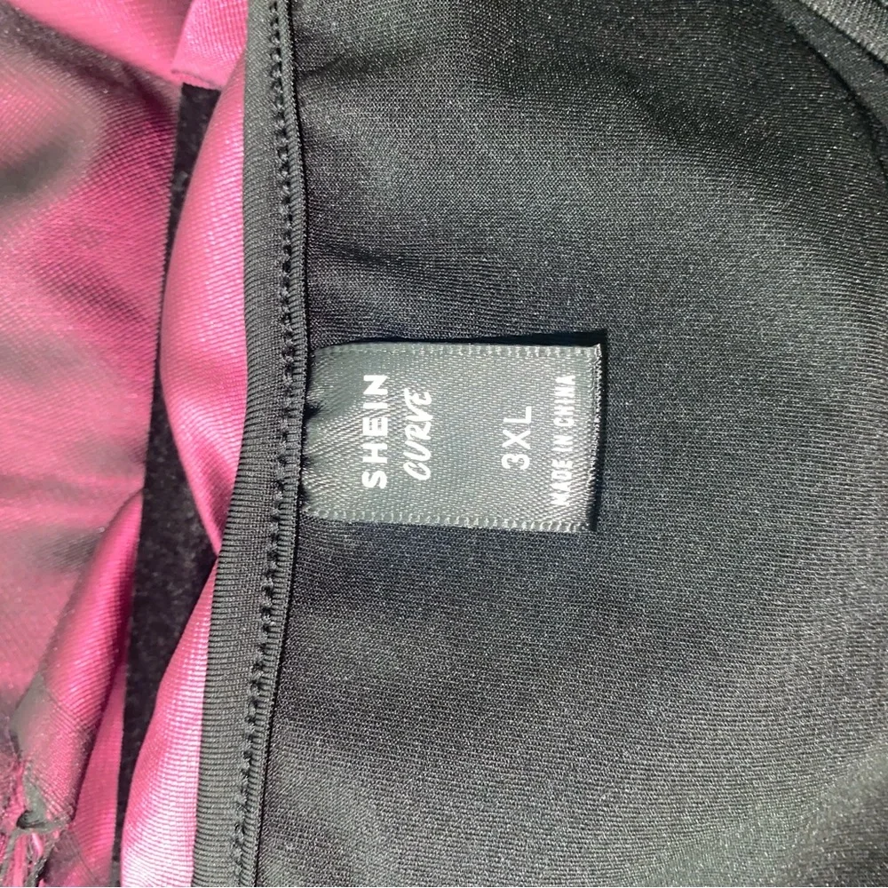 SHEIN Privé Plus Off Shoulder Ruched Side Wrap Cross Bodysuit - Picture 5 of 5